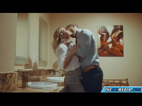 ❤️ Quando uma loira peituda o seduz em um banheiro público Porno vídeo em pt-br.credit-assorti.ru ☑